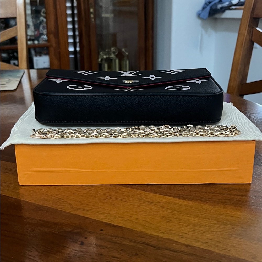 Source Unknown Black & Light Gray Monogram Crossb… - image 5